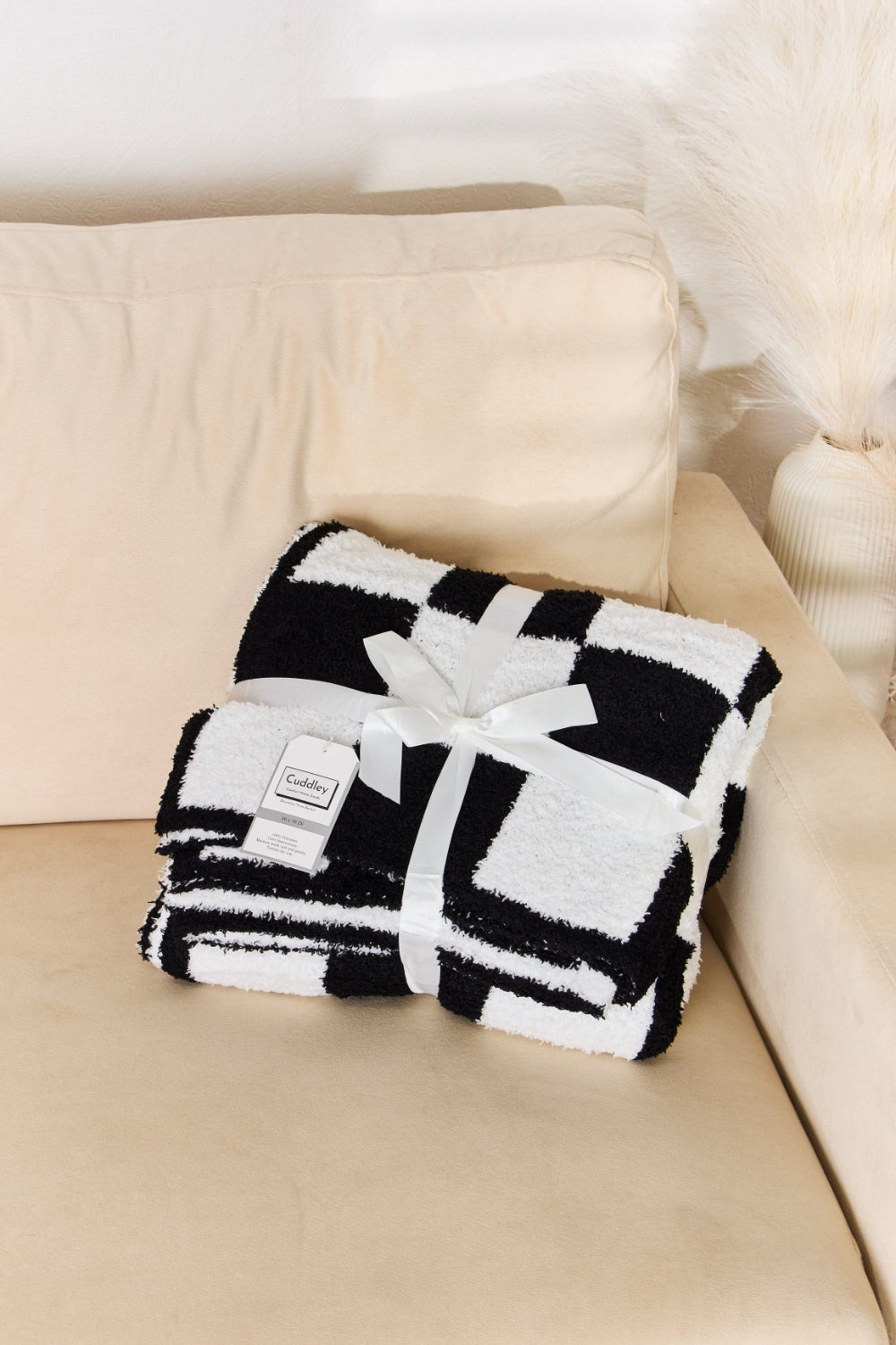 Cozy Checkered Accent Throw Blanket