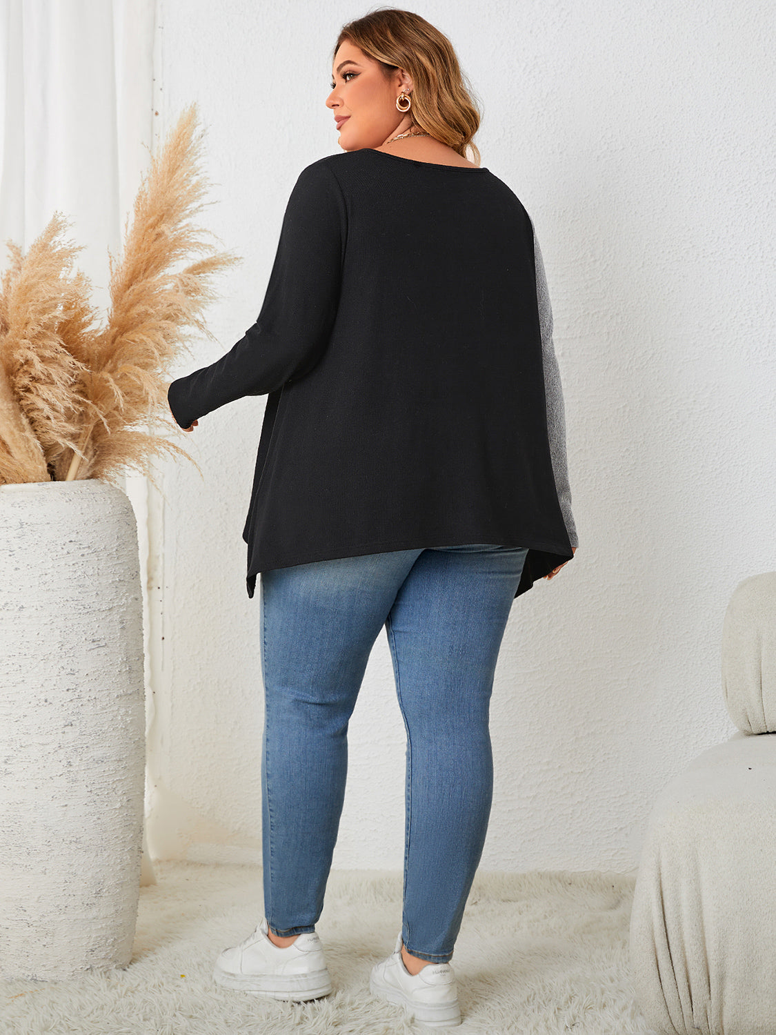 Plus Size Contrast Notched Scoop Neck Long Sleeve Tee