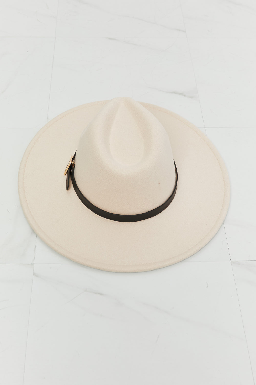 Beige Fedora with Black Belt and Gold Triangle Buckle